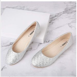 Women’s Walking Flats silver slip ons Sz 10.5